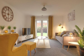 Central, Stylish 2-bed Apartment, with allocated parking